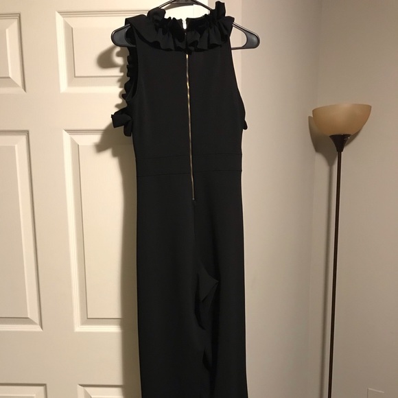 Black Jumper with ruffled collar - Picture 3 of 3